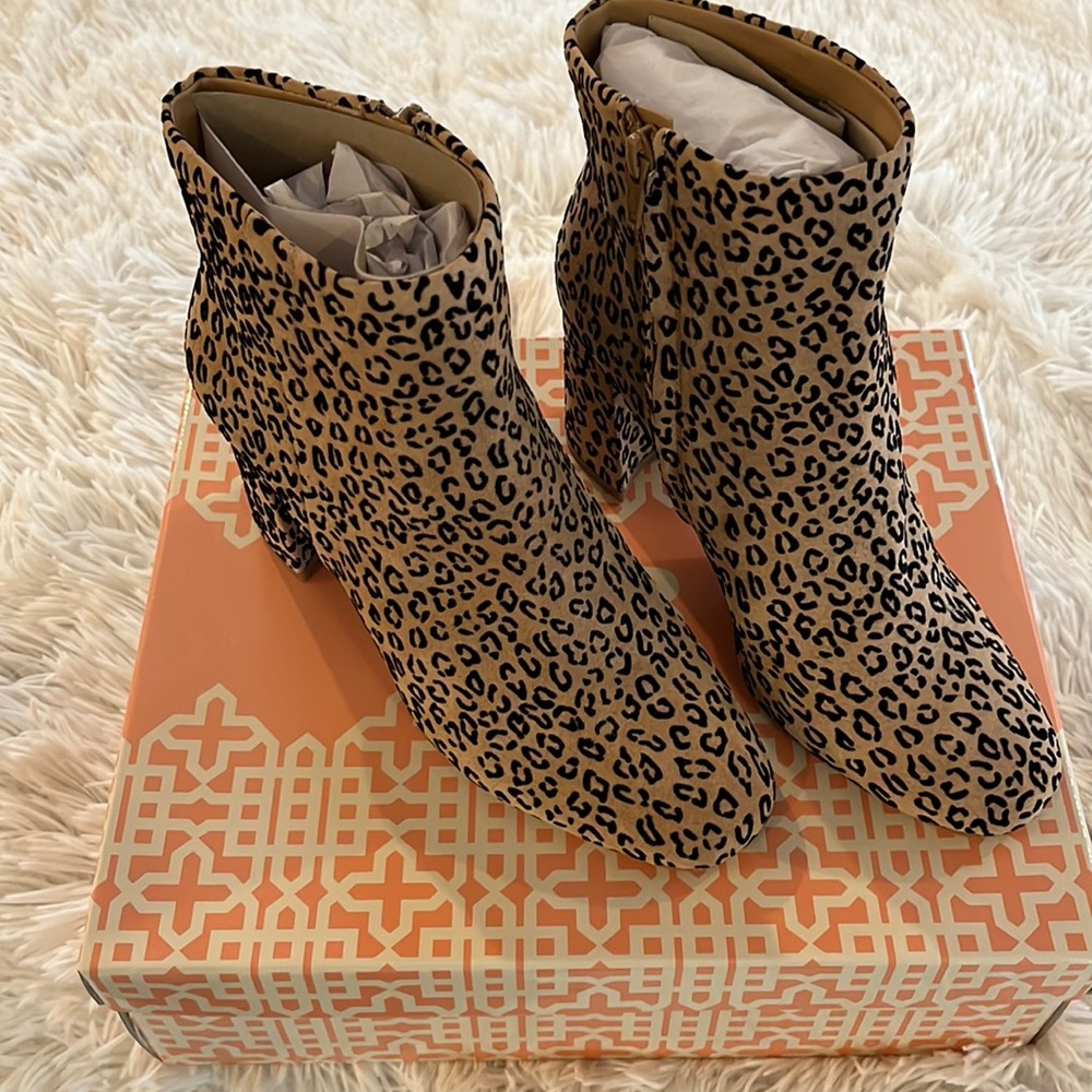 COPY - Gianna Bini suede leopard print booties new in size 8 1/2